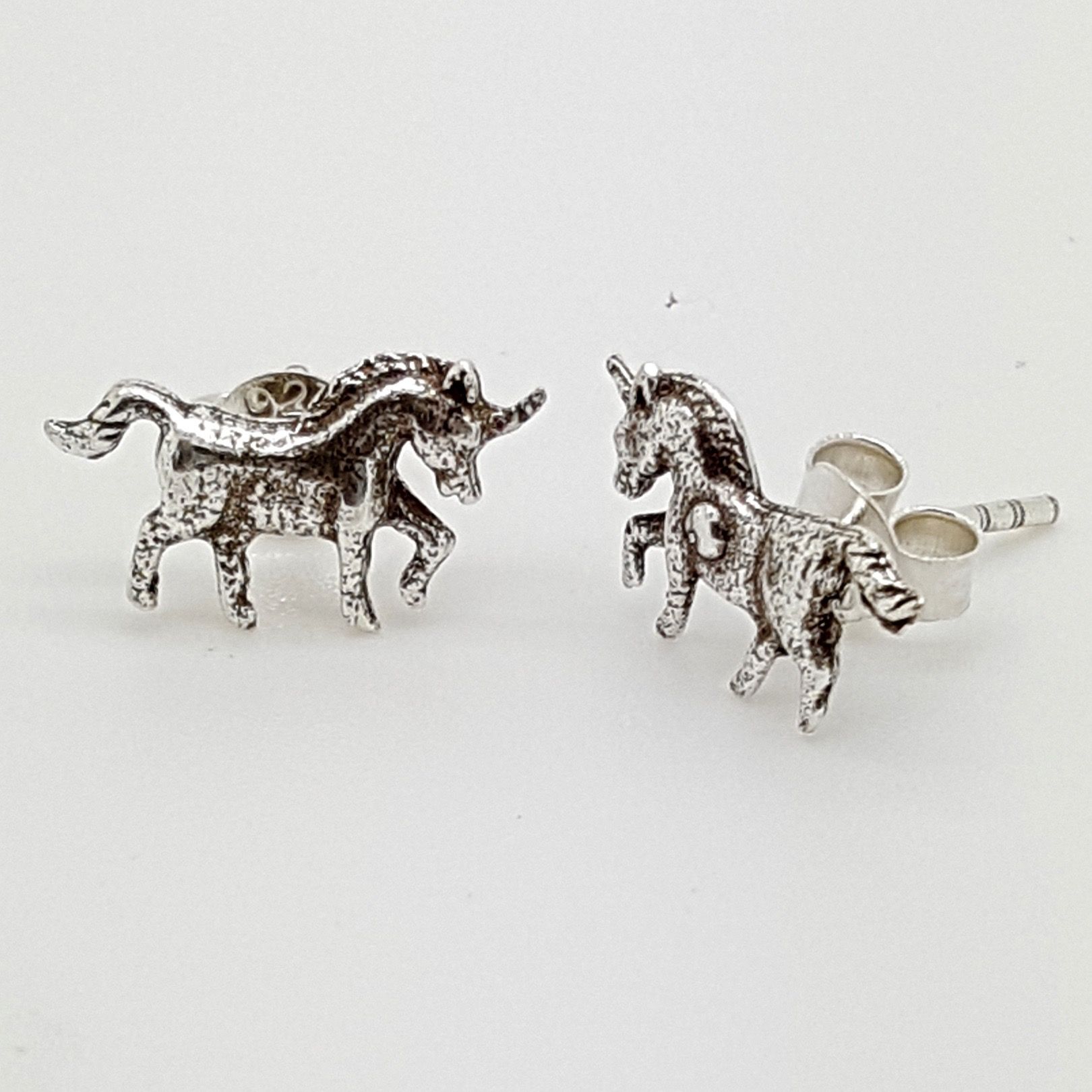 EARRINGS S/S UNICORN STUDS
